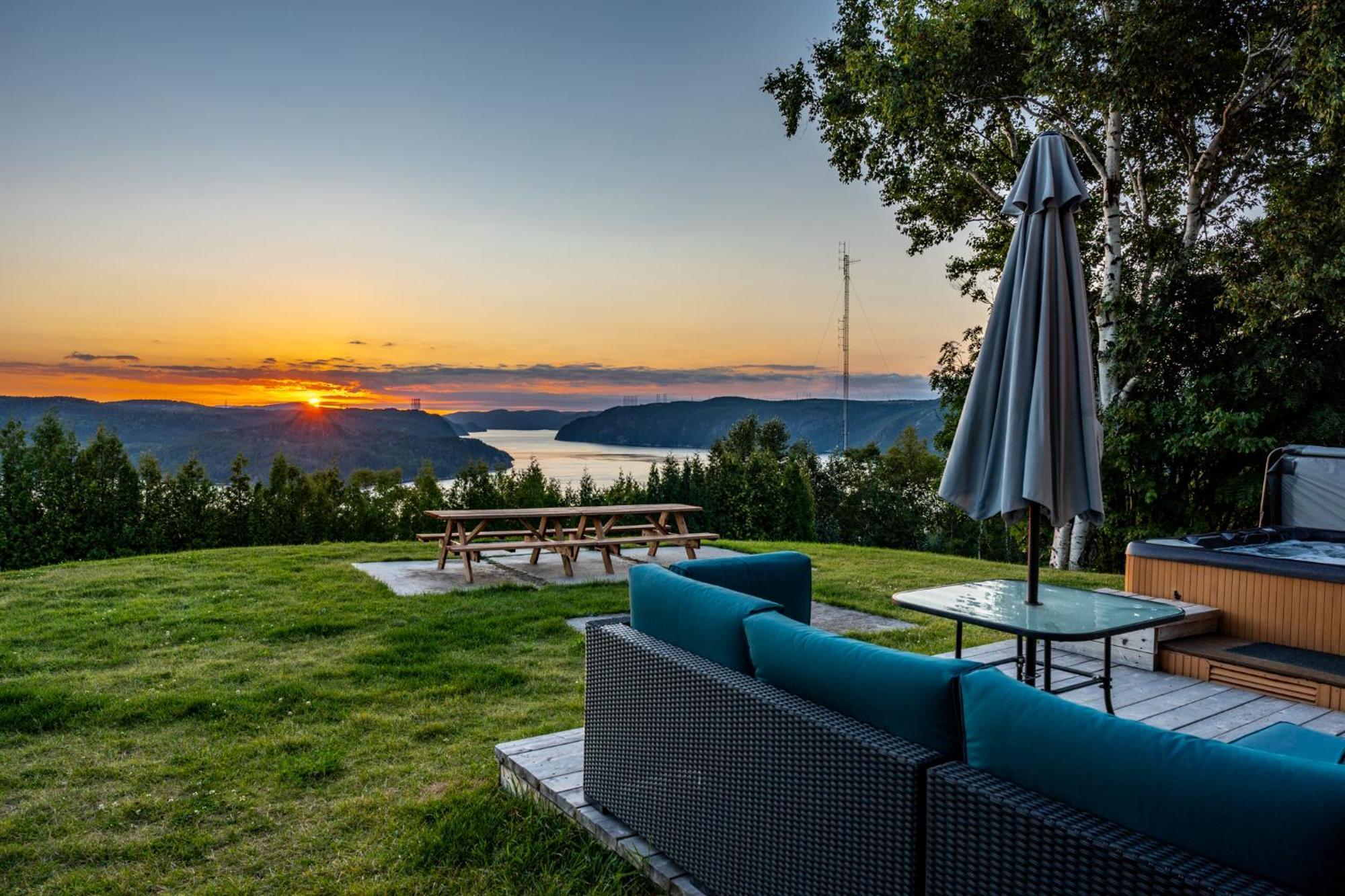 Montfjord - Chalets, Vue Spectaculaire Et Spa. Chantafjord #4 Sacre-Coeur المظهر الخارجي الصورة