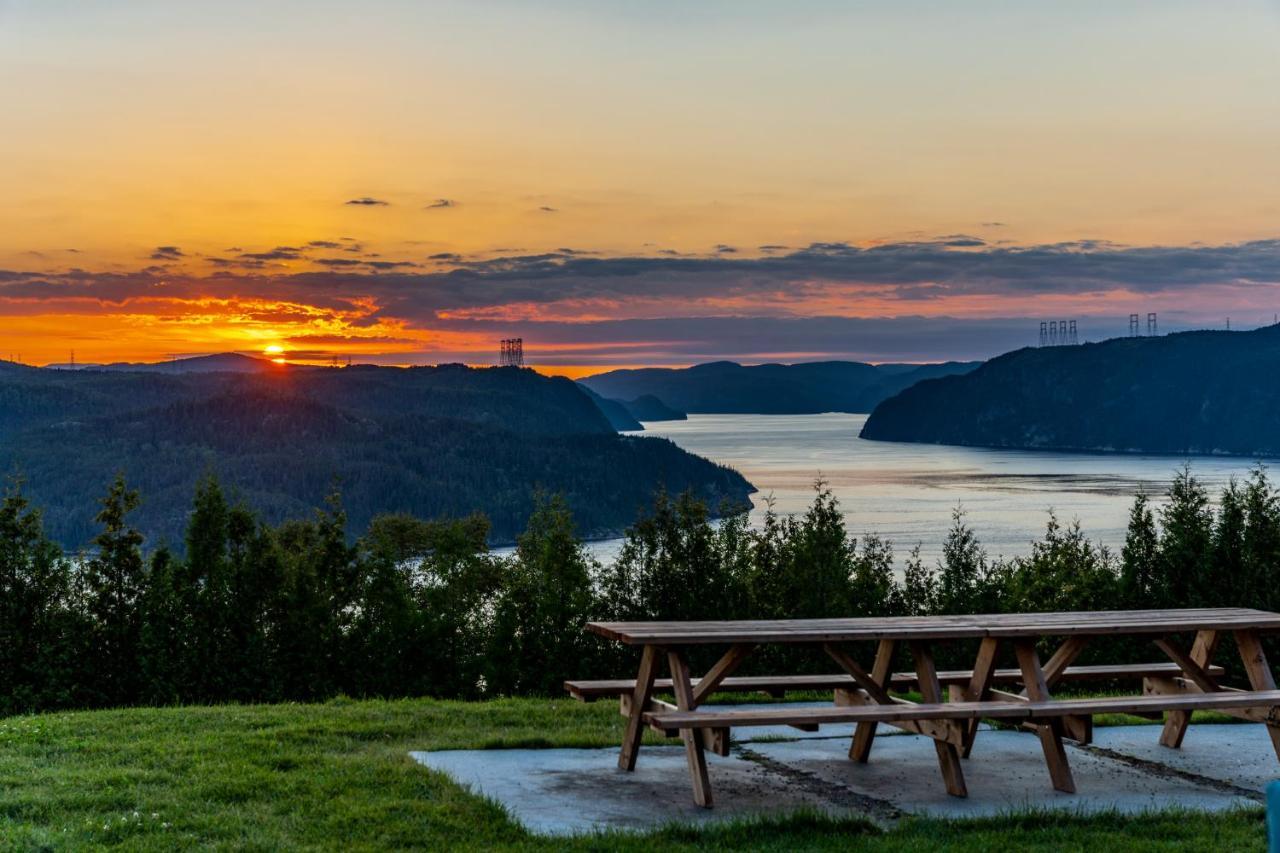 Montfjord - Chalets, Vue Spectaculaire Et Spa. Chantafjord #4 Sacre-Coeur المظهر الخارجي الصورة